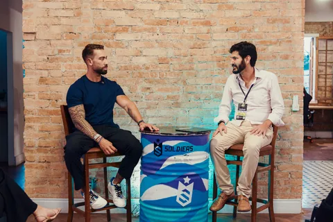 Yuri Abreu and Ricardo Duarte in conversation at Serena