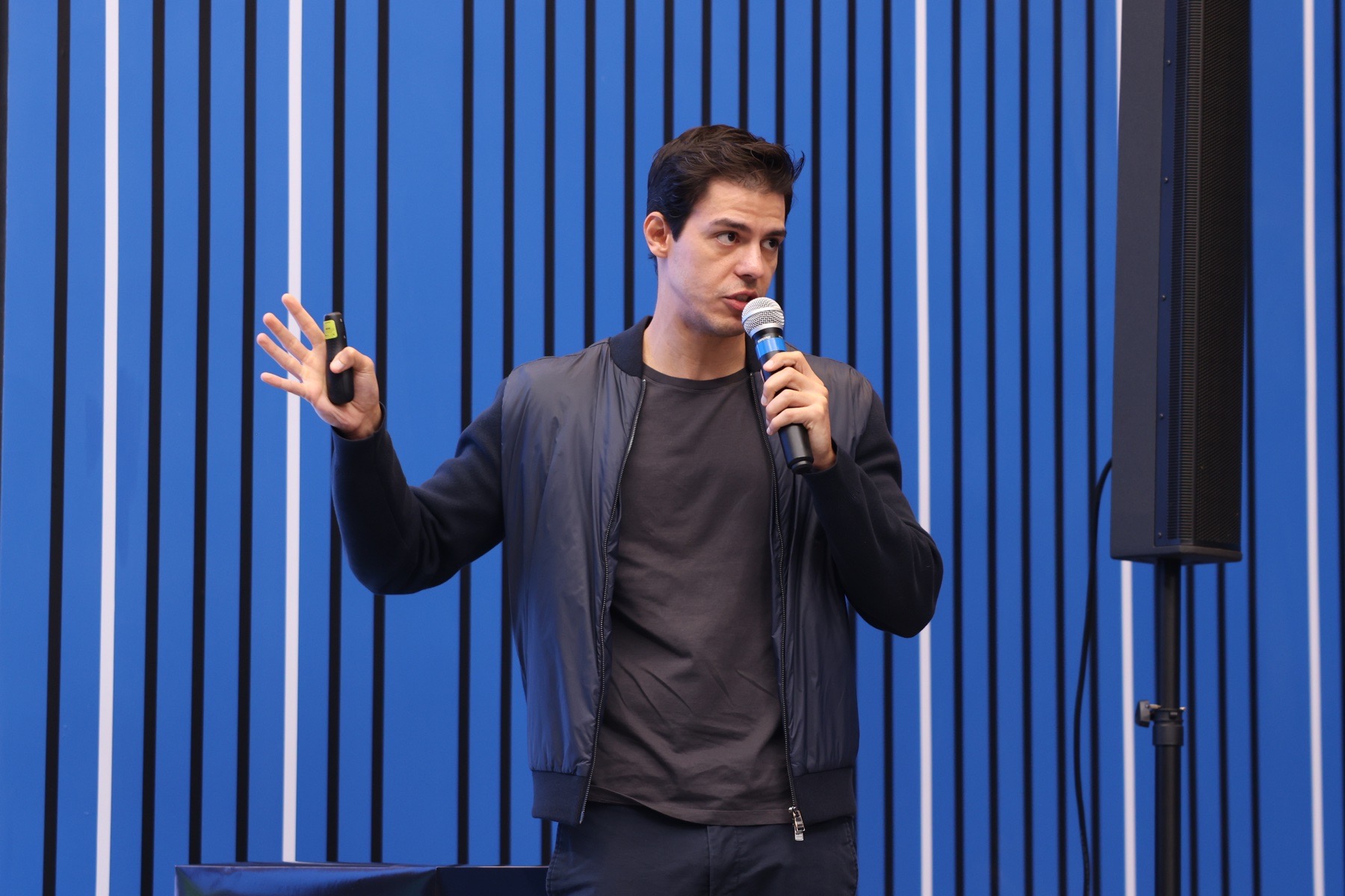 Paulo Braga speaking